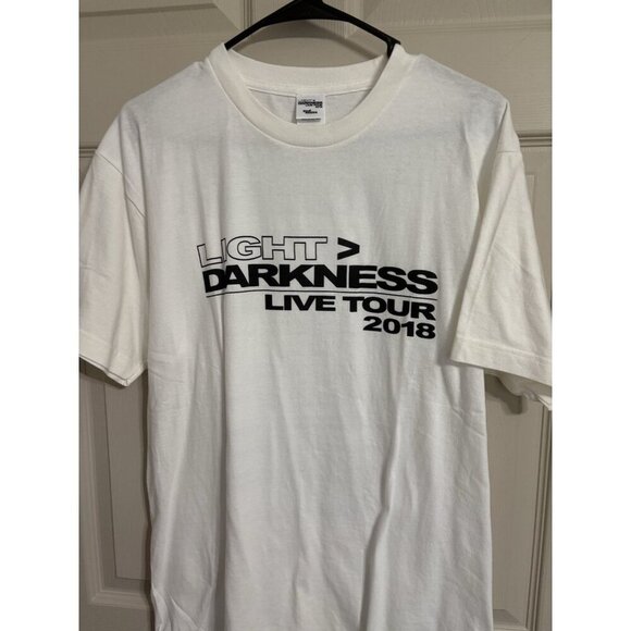 Light Darkness Live Tour 2018 T Shirt Unisex Size Large - Picture 1 of 4